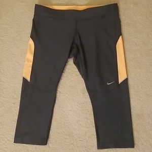 Nike Dri Fit Filament Capri Tights  (M)